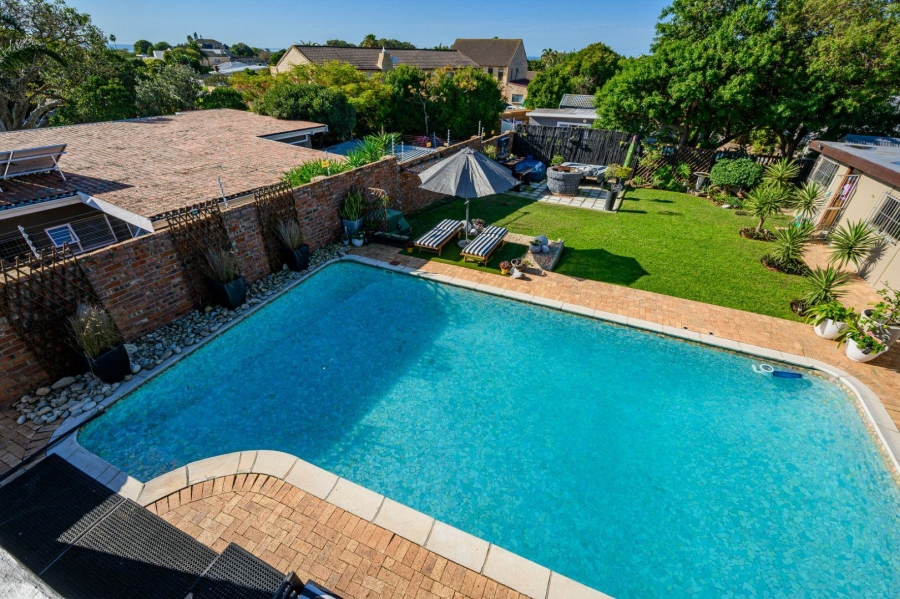 8 Bedroom Property for Sale in Summerstrand Eastern Cape